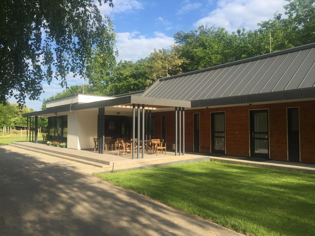 Mohácsi Wellness Vendégház és Lovasklub Exterior foto